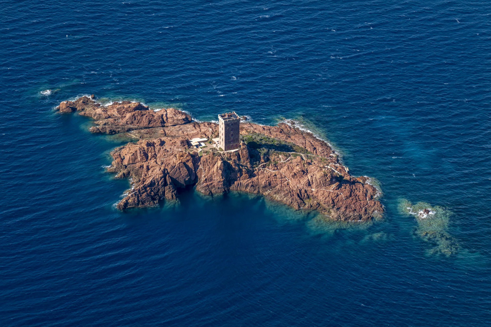 L'ile d'Or. Massif de l'Estérel. Méditerranée. France – Image 3